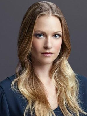 А.Дж. Кук в роли Дженнифер Джеро